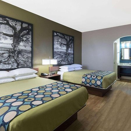 Super 8 By Wyndham San Antonio Near Fort Sam Houston Eksteriør bilde